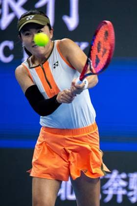 (250927) -- BEIJING, Sept. 27, 2025 -- Zhu Lin of China hits a return during the women s singles second round match between Zhu Lin of China and Mirra Andreeva of Russia at 2025 China Open tennis tournament in Beijing, China, Sept. 27, 2025. ) (SP)CHINA-BEIJING-TENNIS-CHINA OPEN-WOMEN S SINGLES-SECOND ROUND (CN) HuxJingwen 