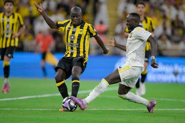 JEDDAH, SAUDI ARABIA - SEPTEMBER 26:N Golo KantÃƒ of Al Ittihad battling for the ball during the Saudi Pro League match between Al Ittihad and Al Nassr at King Abdullah Sports City on September 26, 2025 in Jeddah, Saudi Arabia. (Photo by Khalid Alhaj) SPO  Copyright: xKhalidxAlhaj