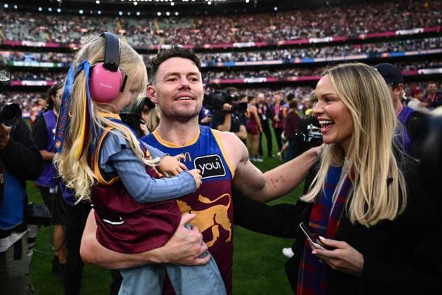 AFL GRAND FINAL, Lachie Neale of the Lions celebrates with his wife Julie and daughter Piper Rose following his team™s win in the AFL Grand Final between the Geelong Cats and the Brisbane Lions at the Melbourne Cricket Ground in Melbourne, Saturday, September 27, 2025. ( NO ARCHIVING, EDITORIAL USE ONLY MELBOURNE VICTORIA AUSTRALIA  Copyright: xJOELxCARRETTx 20250927175440425018