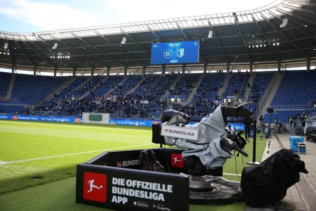 27.09.2025, xrekx, Fussball 2.Bundesliga, Karlsruher SC - 1.FC Magdeburg v.l. Symbolfoto, Symbolbild, Symbol Stadion, symbolic photo, symbolic image, symbolic stadium TV Kamera, TV Rechte, Fussballrechte, Fernsehrechte, Bundesliga (DFL DFB REGULATIONS PROHIBIT ANY USE OF PHOTOGRAPHS as IMAGE SEQUENCES and or QUASI-VIDEO) Karlsruhe