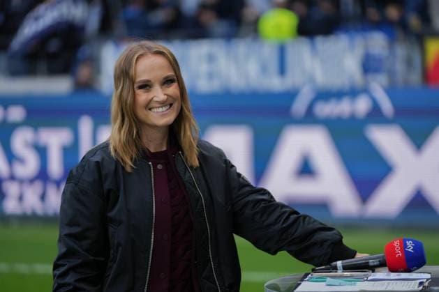 2. Fussball Bundesliga, Karlsruher SC vs 1. FC Magdeburg, 27.09.2025 Nele Ocik (Sky Moderatorin) 2. Fussball Bundesliga, Karlsruher SC vs 1. FC Magdeburg, BBBank Wildpark Karlsruhe, 27.09.2025 DFB DFL REGULATIONS PROHIBIT ANY USE OF PHOTOGRAPHS AS IMAGE SEQUENCES AND OR QUASI-VIDEO.