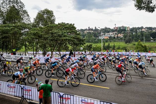 The pack of riders pictured in action during the elite women road race (164,6 km) at the cycling road World Championships in Kigali, Rwanda, Saturday 27 September 2025. The 2025 UCI Road World Championships take place from 21 to 28 September in Kigali, Rwanda. DIRKxWAEM  x135398257x