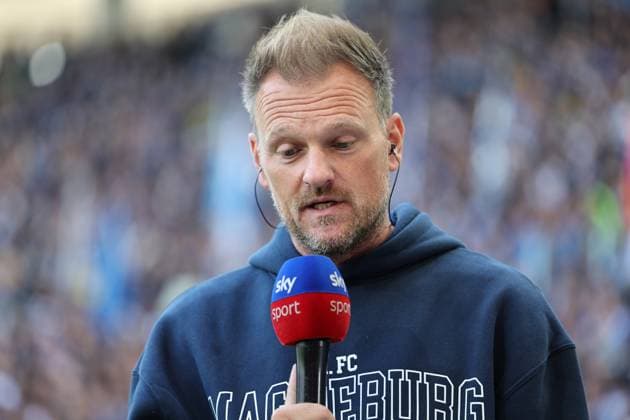 27.09.2025, xrekx, Fussball 2.Bundesliga, Karlsruher SC - 1.FC Magdeburg v.l. Markus Fiedler Trainer (1.FC Magdeburg) vor dem Spiel bei SKY, Before the match, Pre-match, Interview (DFL DFB REGULATIONS PROHIBIT ANY USE OF PHOTOGRAPHS as IMAGE SEQUENCES and or QUASI-VIDEO) Karlsruhe