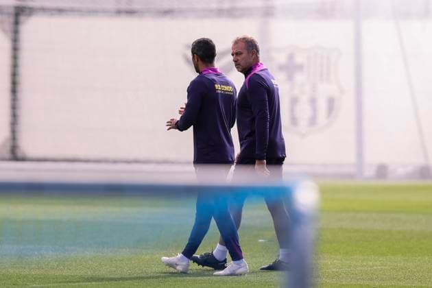 September 27, 2025, Sant Joan Despi, Barcelona, SPAIN: Hansi Flick head coach, during the training day of FC Barcelona, Barca ahead the Spanish League, La Liga EA Sports, football match against Real Sociedad at Ciudad Esportiva Joan Gamper on September 27, 2025 in Sant Joan Despi, Barcelona, Spain. Sant Joan Despi SPAIN - ZUMAa181 20250927_zaa_a181_008 Copyright: xJavierxBorregox