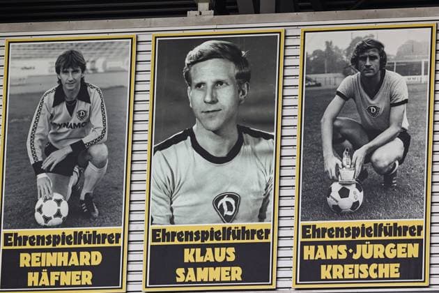 Grosse Fotos der Ehrenspielführer, v.l. Reinhard Häfner, Klaus Sammer, Hans Jürgen Kreische (Dynamo Dresden) - 2. Fußball Bundesliga Saison 2025-2026 SG Dynamo Dresden vs. 1. FC Magdeburg im Rudolf Harbig Stadion in Dresden - Fußball,Mann,Männer,Deutschland,09.08.2025 *** Large photos of the honorary captains, from l Reinhard Häfner, Klaus Sammer, Hans Jürgen Kreische Dynamo Dresden 2 Soccer Bundesliga Season 2025 2026 SG Dynamo Dresden vs 1 FC Magdeburg at the Rudolf Harbig Stadium in Dresden Soccer,Man,Men,Germany,09 08 2025