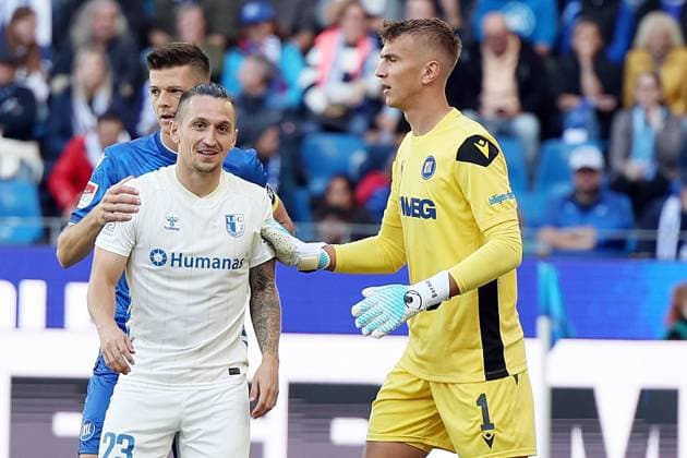 27.09.2025, xrekx, Fussball 2.Bundesliga, Karlsruher SC - 1.FC Magdeburg v.l. Eckball Marvin Wanitzek (Karlsruher SC) Baris Atik (1.FC Magdeburg) Hans Christian Bernat (Karlsruher SC) (DFL DFB REGULATIONS PROHIBIT ANY USE OF PHOTOGRAPHS as IMAGE SEQUENCES and or QUASI-VIDEO) Karlsruhe