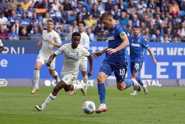 27.09.2025, xhbx, Fussball 2.Bundesliga, Karlsruher SC - 1.FC Magdeburg v.l. Lubambo Musonda (1.FC Magdeburg), Marvin Wanitzek (Karlsruher SC KSC) (DFL DFB REGULATIONS PROHIBIT ANY USE OF PHOTOGRAPHS as IMAGE SEQUENCES and or QUASI-VIDEO) Karlsruhe