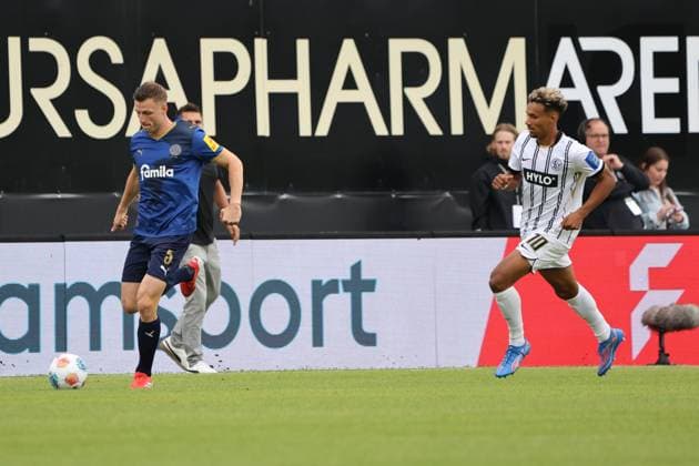 27.09.2025, Fussball, Herren, 2. Bundesliga, Saison 2025 2026, SV 07 Elversberg Holstein Kiel, Bambase Conte (SV 07 Elversberg), Carl Johansson (Holstein Kiel) Elversberg Ursapharm-Arena an der Kaiserlinde Saarland Deutschland (DEU) Copyright: xSebastianxBachx