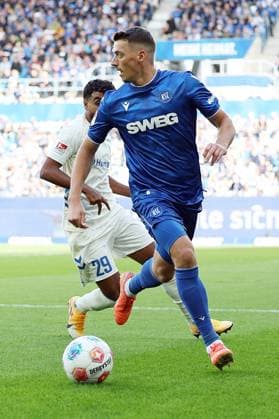27.09.2025, xrekx, Fussball 2.Bundesliga, Karlsruher SC - 1.FC Magdeburg v.l. Nicolai Rapp (Karlsruher SC) Rayan Ghrieb (1.FC Magdeburg) (DFL DFB REGULATIONS PROHIBIT ANY USE OF PHOTOGRAPHS as IMAGE SEQUENCES and or QUASI-VIDEO) Karlsruhe