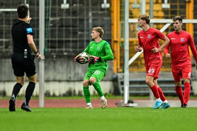 TSV Schwaben Augsburg gegen SpVgg Unterhaching, Augsburg 27.09.2025 sicher Erion Avdija (SpVgg Unterhaching 40) , Augsburg, 27.09.2025 - 11. Spieltag der Regionalliga Bayern, TSV Schwaben Augsburg gegen SpVgg Unterhaching, Augsburg Rosenaustadion Copyright: xBEAUTIFULxSPORTS Märklx