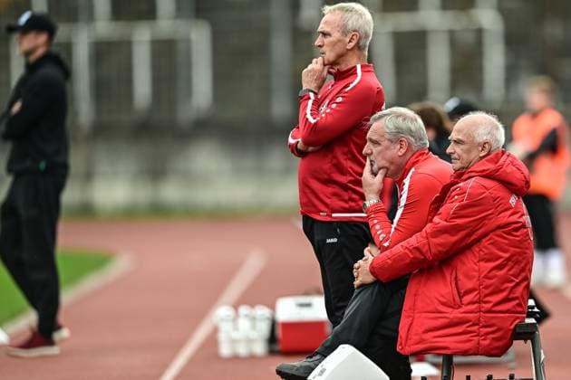 TSV Schwaben Augsburg gegen SpVgg Unterhaching, Augsburg 27.09.2025 besorgte Trainerbank Schwaben , Augsburg, 27.09.2025 - 11. Spieltag der Regionalliga Bayern, TSV Schwaben Augsburg gegen SpVgg Unterhaching, Augsburg Rosenaustadion Copyright: xBEAUTIFULxSPORTS Märklx