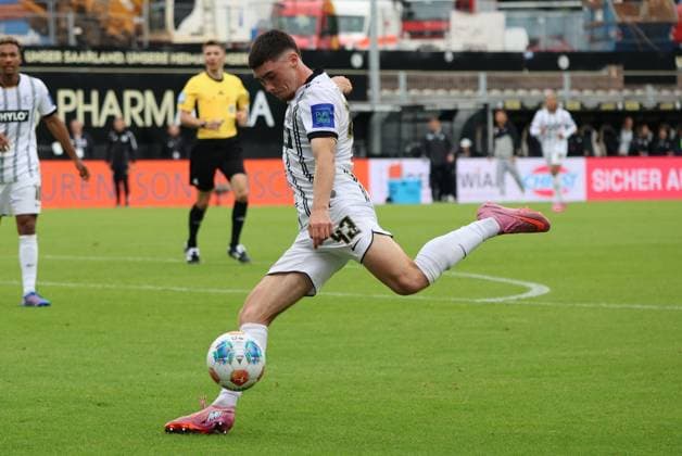 27.09.2025, Fussball, Herren, 2. Bundesliga, Saison 2025 2026, SV 07 Elversberg Holstein Kiel, Felix Keidel (SV 07 Elversberg) Elversberg Ursapharm-Arena an der Kaiserlinde Saarland Deutschland (DEU) Copyright: xSebastianxBachx