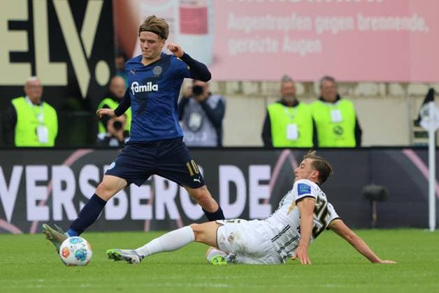 27.09.2025, Fussball, Herren, 2. Bundesliga, Saison 2025 2026, SV 07 Elversberg Holstein Kiel, Lukas Petkov (SV 07 Elversberg), Jonas Therkelsen (Holstein Kiel) Elversberg Ursapharm-Arena an der Kaiserlinde Saarland Deutschland (DEU) Copyright: xSebastianxBachx