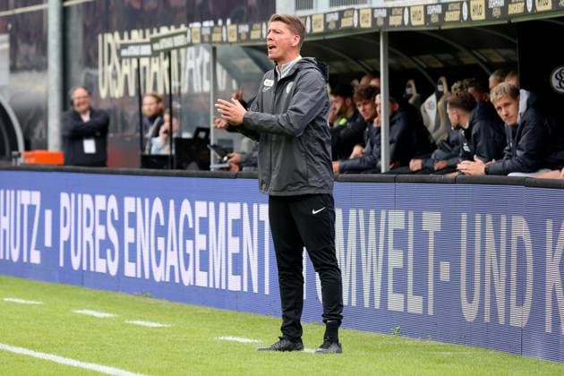 27.09.2025, xpfrx, Fussball 2.Bundesliga, SV Elversberg - Holstein Kiel v.l. Co Trainer Maik Franz (SV Elversberg) (DFL DFB REGULATIONS PROHIBIT ANY USE OF PHOTOGRAPHS as IMAGE SEQUENCES and or QUASI-VIDEO) Elversberg