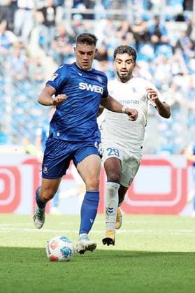 27.09.2025, xrekx, Fussball 2.Bundesliga, Karlsruher SC - 1.FC Magdeburg v.l. Marcel Beifus (Karlsruher SC) Rayan Ghrieb (1.FC Magdeburg) (DFL DFB REGULATIONS PROHIBIT ANY USE OF PHOTOGRAPHS as IMAGE SEQUENCES and or QUASI-VIDEO) Karlsruhe