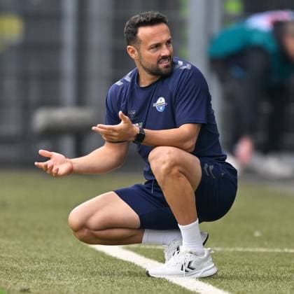 Paderborn, Home Deluxe Arena, 27.09.25, GER, Herren, 2.Bundesliga, Saison 2025-2026, SC Paderborn 07 - 1.FC Kaiserslautern Bild: Trainer Ralf KETTEMANN (Paderborn) DFL regulations prohibit any use of photographs as image sequences and or quasi-video. NRW Deutschland