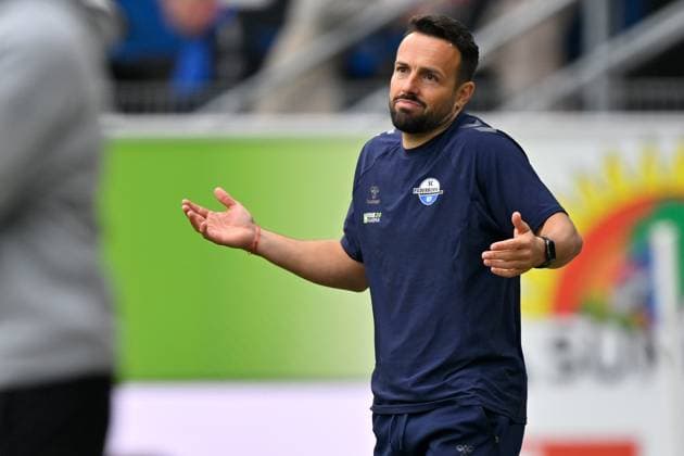 Paderborn, Home Deluxe Arena, 27.09.25, GER, Herren, 2.Bundesliga, Saison 2025-2026, SC Paderborn 07 - 1.FC Kaiserslautern Bild: Trainer Ralf KETTEMANN (Paderborn) DFL regulations prohibit any use of photographs as image sequences and or quasi-video. NRW Deutschland