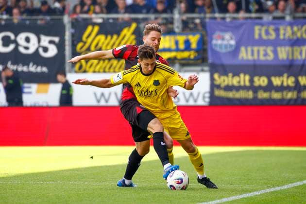 27.09.2025, xavx, Fussball 3.Liga, SV Wehen Wiesbaden - 1.FC Saarbrücken v.l. Lukas Schleimer (SV Wehen Wiesbaden), Till Schumacher (1.FC Saarbrücken) (DFL DFB REGULATIONS PROHIBIT ANY USE OF PHOTOGRAPHS as IMAGE SEQUENCES and or QUASI-VIDEO) Wiesbaden
