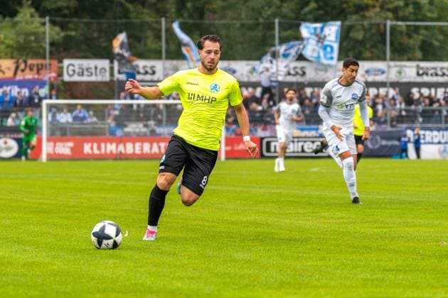 27.09.2025, xhfmx, Fussball Regionalliga Suedwest, Bayern Alzenau - Stuttgarter Kickers David Tomic (SV Stuttgarter Kickers) (DFL DFB REGULATIONS PROHIBIT ANY USE OF PHOTOGRAPHS as IMAGE SEQUENCES and or QUASI-VIDEO) Alzenau