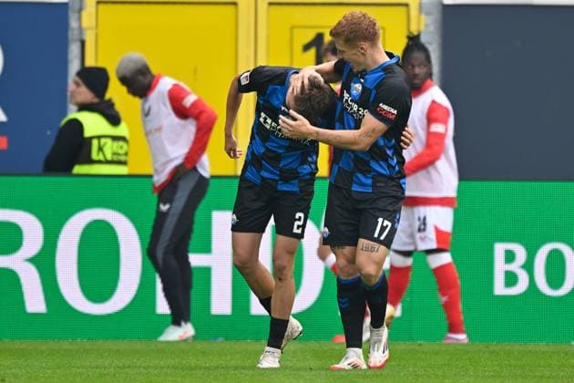 Paderborn, Home Deluxe Arena, 27.09.25, GER, Herren, 2.Bundesliga, Saison 2025-2026, SC Paderborn 07 - 1.FC Kaiserslautern Bild: Laurin CURDA (Paderborn) jubelt nach seinem Tor zum 2:0 mit Ruben MUELLER (Paderborn) DFL regulations prohibit any use of photographs as image sequences and or quasi-video. NRW Deutschland