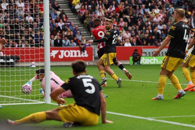 Brentford FC v Manchester United, ManU FC, Premier League Brentford FC forward Igor Thiago (9) scores a goal 2-0 during the Brentford FC v Manchester United FC Premier League Match at the Gtech Community Stadium, London, England, United Kingdom on 27 September 2025 Credit: Sally Rawlins Every Second Media Editorial use only. All images are copyright Every Second Media Limited. No images may be reproduced without prior permission. All rights reserved. Premier League and Football League images are subject to licensing agreements with Football DataCo Limited. see https: www.football-dataco.com Copyright: xIMAGO EveryxSecondxMediax ESM-1597-0031 SallyxRawlinsx xEveryxSecondxMediax