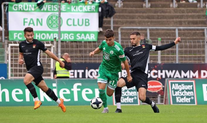 27.09.2025, Fussball, Herren, Regionalliga Südwest, Saison 2025 2026, FC 08 Homburg - SG Sonnenhof Großaspach, Marius Kunde (SG Sonnenhof Großaspach) Nicolas Jörg (FC 08 Homburg) Volkan Celiktas (SG Sonnenhof Großaspach) Homburg Waldstadion Saarland Deutschland (DE) Copyright: xFabianxKleerx
