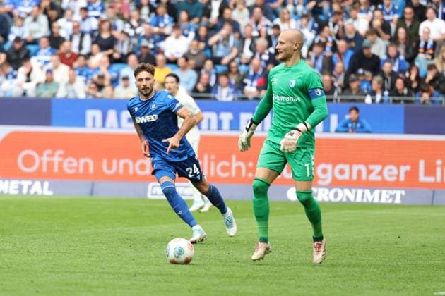 27.09.2025, xrekx, Fussball 2.Bundesliga, Karlsruher SC - 1.FC Magdeburg v.l. Fabian Schleusener (Karlsruher SC) Dominik Reimann (1.FC Magdeburg) (DFL DFB REGULATIONS PROHIBIT ANY USE OF PHOTOGRAPHS as IMAGE SEQUENCES and or QUASI-VIDEO) Karlsruhe