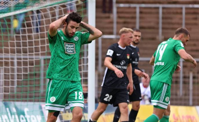 27.09.2025, Fussball, Herren, Regionalliga Südwest, Saison 2025 2026, FC 08 Homburg - SG Sonnenhof Großaspach, Miguel Fernandes Goncalves (FC 08 Homburg) enttäuscht Homburg Waldstadion Saarland Deutschland (DE) Copyright: xFabianxKleerx