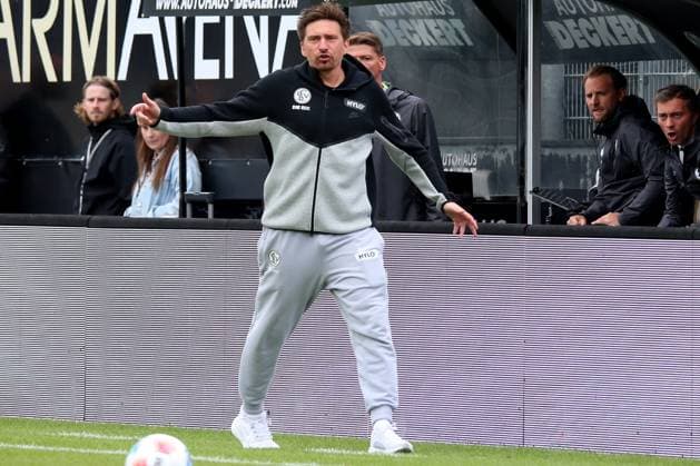27.09.2025, xpfrx, Fussball 2.Bundesliga, SV Elversberg - Holstein Kiel v.l. Trainer Vincent Wagner (SV Elversberg) (DFL DFB REGULATIONS PROHIBIT ANY USE OF PHOTOGRAPHS as IMAGE SEQUENCES and or QUASI-VIDEO) Elversberg