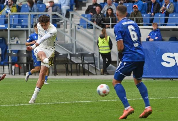 27.09.2025, xhbx, Fussball 2.Bundesliga, Karlsruher SC - 1.FC Magdeburg v.l. Dariusz Stalmach (1.FC Magdeburg), Nicolai Rapp (Karlsruher SC KSC) (DFL DFB REGULATIONS PROHIBIT ANY USE OF PHOTOGRAPHS as IMAGE SEQUENCES and or QUASI-VIDEO) Karlsruhe