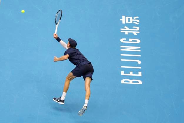 (250927) -- BEIJING, Sept. 27, 2025 -- Jannik Sinner hits a return during the men s singles second round match between Terence Atmane of France and Jannik Sinner of Italy at 2025 China Open tennis tournament in Beijing, China, Sept. 27, 2025. ) (SP)CHINA-BEIJING-TENNIS-CHINA OPEN-MEN S SINGLES-SECOND ROUND (CN) Baixxuefei 