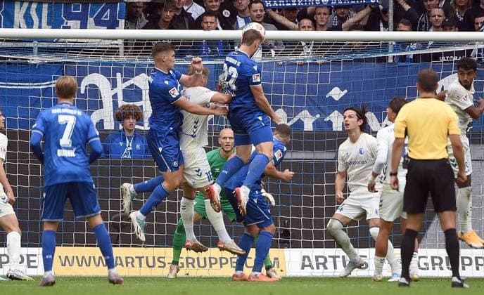 27.09.2025, xhbx, Fussball 2.Bundesliga, Karlsruher SC - 1.FC Magdeburg v.l. Goal scored, Tor zum 1:0 durch Christoph Kobald (Karlsruher SC KSC) (DFL DFB REGULATIONS PROHIBIT ANY USE OF PHOTOGRAPHS as IMAGE SEQUENCES and or QUASI-VIDEO) Karlsruhe