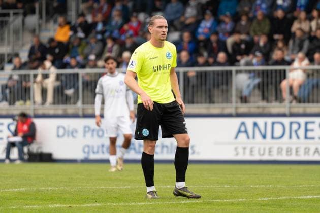 27.09.2025, xhfmx, Fussball Regionalliga Suedwest, Bayern Alzenau - Stuttgarter Kickers Marlon Faß (SV Stuttgarter Kickers) (DFL DFB REGULATIONS PROHIBIT ANY USE OF PHOTOGRAPHS as IMAGE SEQUENCES and or QUASI-VIDEO) Alzenau