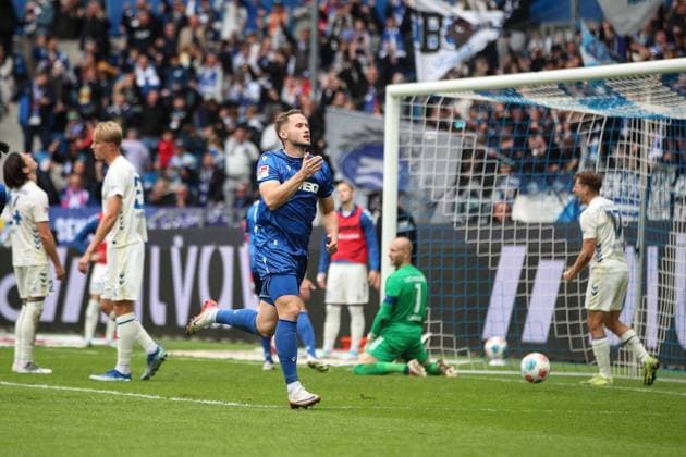 Christoph Kobald (Karlsruher SC, 22) mit dem 1:0, GER, Karlsruher SC vs. 1. FC Magdeburg, 2. Bundesliga, 7. Spieltag, 2025 2026, 27.09.2025, DFL REGULATIONS PROHIBIT ANY USE OF PHOTOGRAPHS AS IMAGE SEQUENCES AND OR QUASI-VIDEO, GER, Karlsruher SC vs. 1. FC Magdeburg, 2. Bundesliga, 7. Spieltag, 2025 2026, 27.09.2025 Karlsruhe
