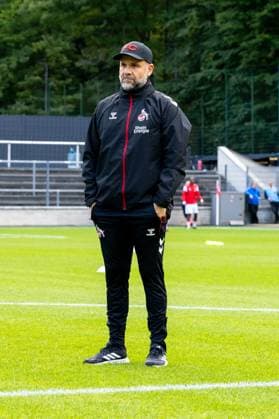 27.09.2025, xkwix, Fußball, Regionalliga West, 1. FC Köln U23 - FC Gütersloh, Geißbockheim Franz-Kremer-Stadion, Evangelos Sbonias (1. FC Köln U23 Cheftrainer) NRW Deutschland