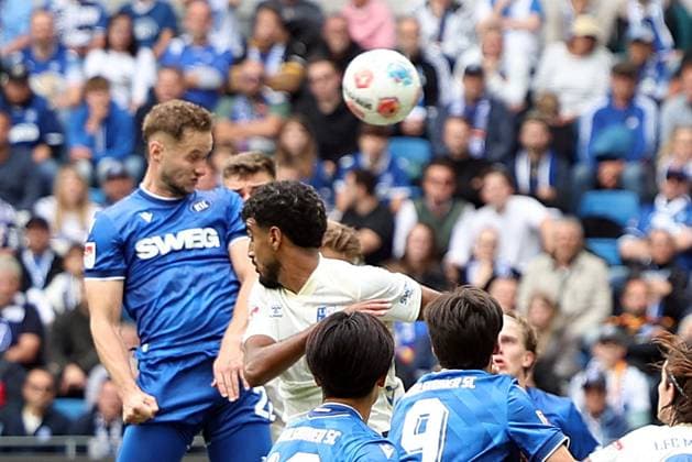 27.09.2025, xrekx, Fussball 2.Bundesliga, Karlsruher SC - 1.FC Magdeburg v.l. Kopfball zum 1:0 durch Christoph Kobald (Karlsruher SC) (DFL DFB REGULATIONS PROHIBIT ANY USE OF PHOTOGRAPHS as IMAGE SEQUENCES and or QUASI-VIDEO) Karlsruhe