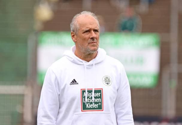 27.09.2025, Fussball, Herren, Regionalliga Südwest, Saison 2025 2026, FC 08 Homburg - SG Sonnenhof Großaspach, Trainer Roland Seitz (FC 08 Homburg) Homburg Waldstadion Saarland Deutschland (DE) Copyright: xFabianxKleerx
