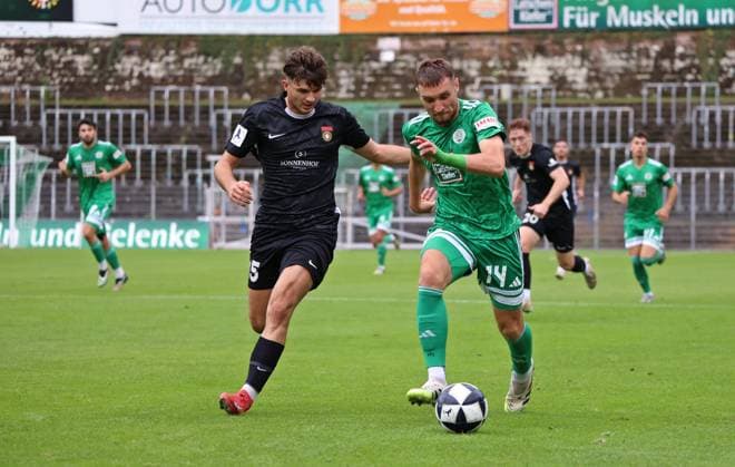 27.09.2025, Fussball, Herren, Regionalliga Südwest, Saison 2025 2026, FC 08 Homburg - SG Sonnenhof Großaspach, Antonis Aidonis (SG Sonnenhof Großaspach) Amar Suljic (FC 08 Homburg) Homburg Waldstadion Saarland Deutschland (DE) Copyright: xFabianxKleerx