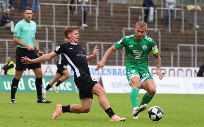 27.09.2025, Fussball, Herren, Regionalliga Südwest, Saison 2025 2026, FC 08 Homburg - SG Sonnenhof Großaspach, Christian Mistl (SG Sonnenhof Großaspach) Mart Ristl (FC 08 Homburg) Homburg Waldstadion Saarland Deutschland (DE) Copyright: xFabianxKleerx