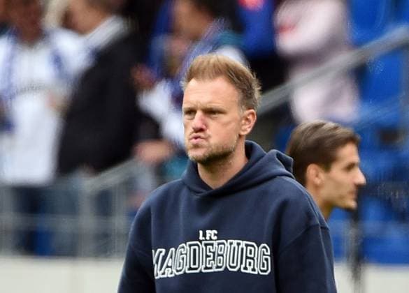 27.09.2025, xhbx, Fussball 2.Bundesliga, Karlsruher SC - 1.FC Magdeburg v.l.mTrainer Markus Fiedler (1.FC Magdeburg) nach Abpfiff enttaeuscht, enttaeuscht schauend, dissapointed (DFL DFB REGULATIONS PROHIBIT ANY USE OF PHOTOGRAPHS as IMAGE SEQUENCES and or QUASI-VIDEO) Karlsruhe