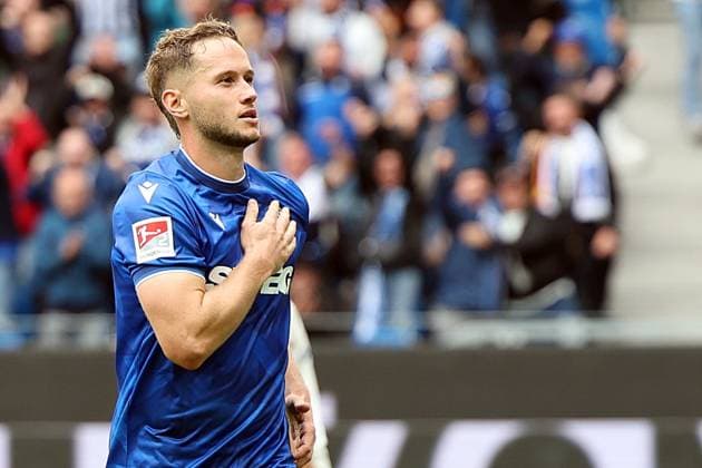 27.09.2025, xrekx, Fussball 2.Bundesliga, Karlsruher SC - 1.FC Magdeburg v.l. Torjubel nach dem Tor zum celebrating the goal celebrate 1:0 durch Christoph Kobald (Karlsruher SC) (DFL DFB REGULATIONS PROHIBIT ANY USE OF PHOTOGRAPHS as IMAGE SEQUENCES and or QUASI-VIDEO) Karlsruhe