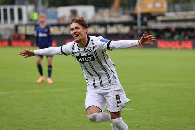 27.09.2025, Fussball, Herren, 2. Bundesliga, Saison 2025 2026, SV 07 Elversberg Holstein Kiel, Torjubel zum 1:0, Torschütze: Otto Stange (SV 07 Elversberg) Elversberg Ursapharm-Arena an der Kaiserlinde Saarland Deutschland (DEU) Copyright: xSebastianxBachx