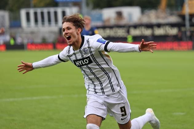 27.09.2025, Fussball, Herren, 2. Bundesliga, Saison 2025 2026, SV 07 Elversberg Holstein Kiel, Torjubel zum 1:0, Torschütze: Otto Stange (SV 07 Elversberg) Elversberg Ursapharm-Arena an der Kaiserlinde Saarland Deutschland (DEU) Copyright: xSebastianxBachx