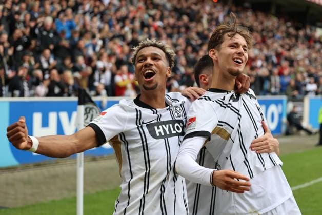 27.09.2025, Fussball, Herren, 2. Bundesliga, Saison 2025 2026, SV 07 Elversberg Holstein Kiel, Torjubel zum 1:0, Torschütze: Otto Stange (SV 07 Elversberg) Elversberg Ursapharm-Arena an der Kaiserlinde Saarland Deutschland (DEU) Copyright: xSebastianxBachx