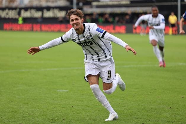 27.09.2025, Fussball, Herren, 2. Bundesliga, Saison 2025 2026, SV 07 Elversberg Holstein Kiel, Torjubel zum 1:0, Torschütze: Otto Stange (SV 07 Elversberg) Elversberg Ursapharm-Arena an der Kaiserlinde Saarland Deutschland (DEU) Copyright: xSebastianxBachx