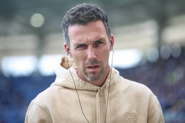 Christian Eichner (Karlsruher SC, Chef-Trainer) vor dem Spiel beim TV Interview, GER, Karlsruher SC vs. 1. FC Magdeburg, 2. Bundesliga, 7. Spieltag, 2025 2026, 27.09.2025, DFL REGULATIONS PROHIBIT ANY USE OF PHOTOGRAPHS AS IMAGE SEQUENCES AND OR QUASI-VIDEO, GER, Karlsruher SC vs. 1. FC Magdeburg, 2. Bundesliga, 7. Spieltag, 2025 2026, 27.09.2025 Karlsruhe