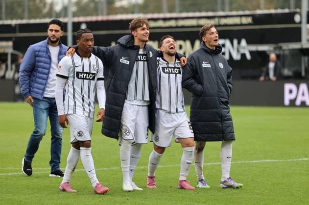 27.09.2025, Fussball, Herren, 2. Bundesliga, Saison 2025 2026, SV 07 Elversberg Holstein Kiel, Jarzinho Malanga (SV 07 Elversberg), Otto Stange (SV 07 Elversberg), Luca Schnellbacher (SV 07 Elversberg), Lukas Petkov (SV 07 Elversberg) Elversberg Ursapharm-Arena an der Kaiserlinde Saarland Deutschland (DEU) Copyright: xSebastianxBachx