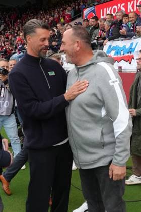 Bundesliga Herren, 5. Spieltag, Saison 2025 26, FC Heidenheim - FC Augsburg Frank Schmidt (Cheftrainer, FC Heidenheim), Sandr Wagner (Chef Trainer, FC Augsburg) FC Heidenheim - FC Augsburg Bundesliga Herren, 5. Spieltag, Saison 2025 26, FC Heidenheim - FC Augsburg Deutschland, Heidenheim, Voith Arena, 27.09.2025