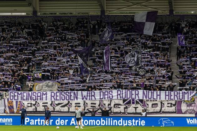 GER, 3. Liga, FC Erzgebirge Aue - TSV 1860 München ^27.09.2025, eins Erzgebirgsstation, Aue, GER, 3. Liga, FC Erzgebirge Aue - TSV 1860 München Fanblock FC Erzgebirge Aue mit Banner Â Foto Alexander Trienitz nordphoto GmbH