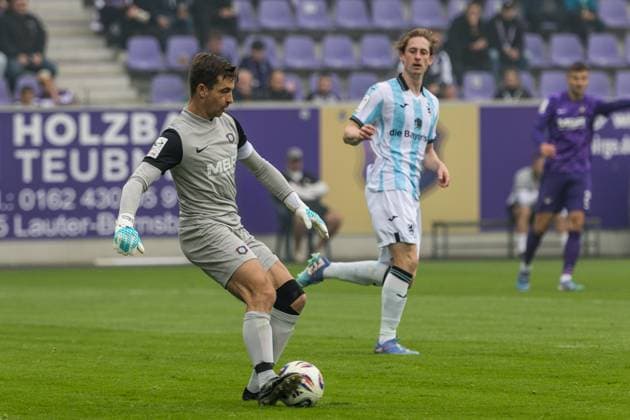 GER, 3. Liga, FC Erzgebirge Aue - TSV 1860 München 27.09.2025, eins Erzgebirgsstation, Aue, GER, 3. Liga, FC Erzgebirge Aue - TSV 1860 München Martin Männel (FC Erzgebirge Aue 1) Â Foto Alexander Trienitz nordphoto GmbH